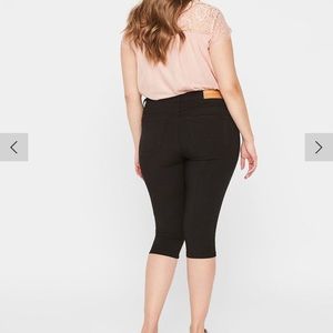 Junarose Black Stretch Capri Spring Jeans